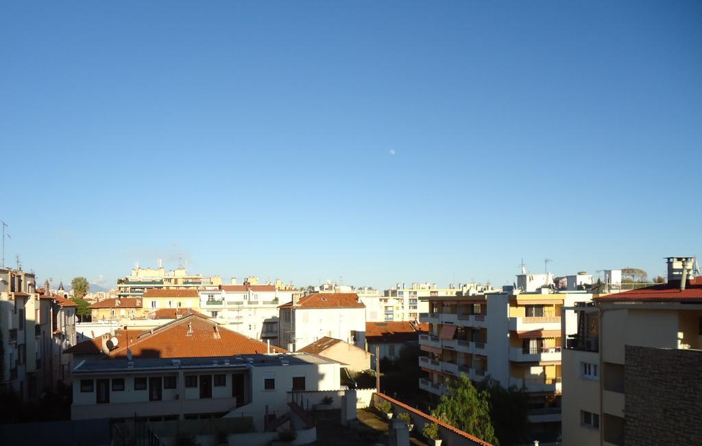 Studios A Golfe Juan Bilik gambar